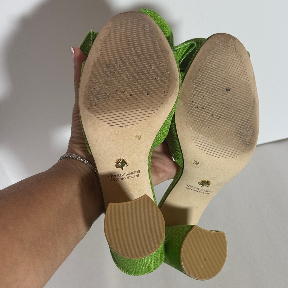 SOLD

ANTONIO MELANI Green Floral Heels Sz 7 - Picture 5 of 5